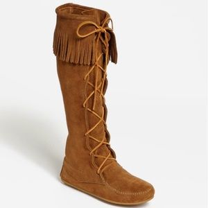 NIB Minnetonka Front Lace-Up Moccasin Boots